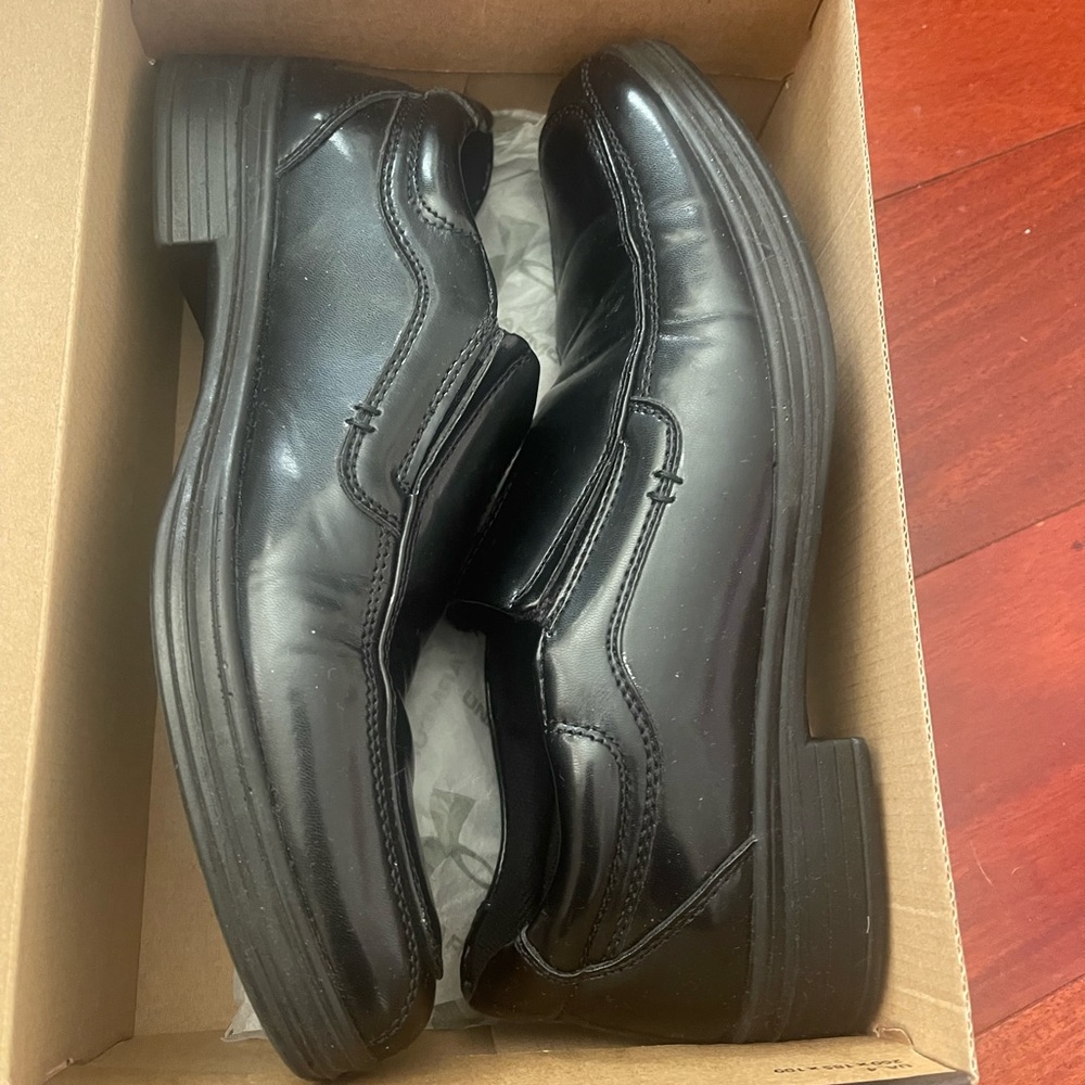 Boy’s black dress shoes size 6